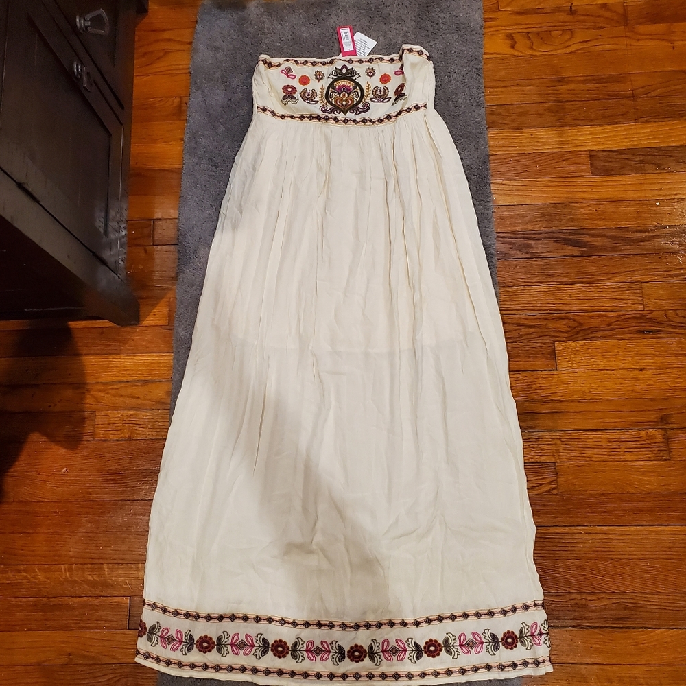NWT Target brand cream strapless maxi w/embroidery
